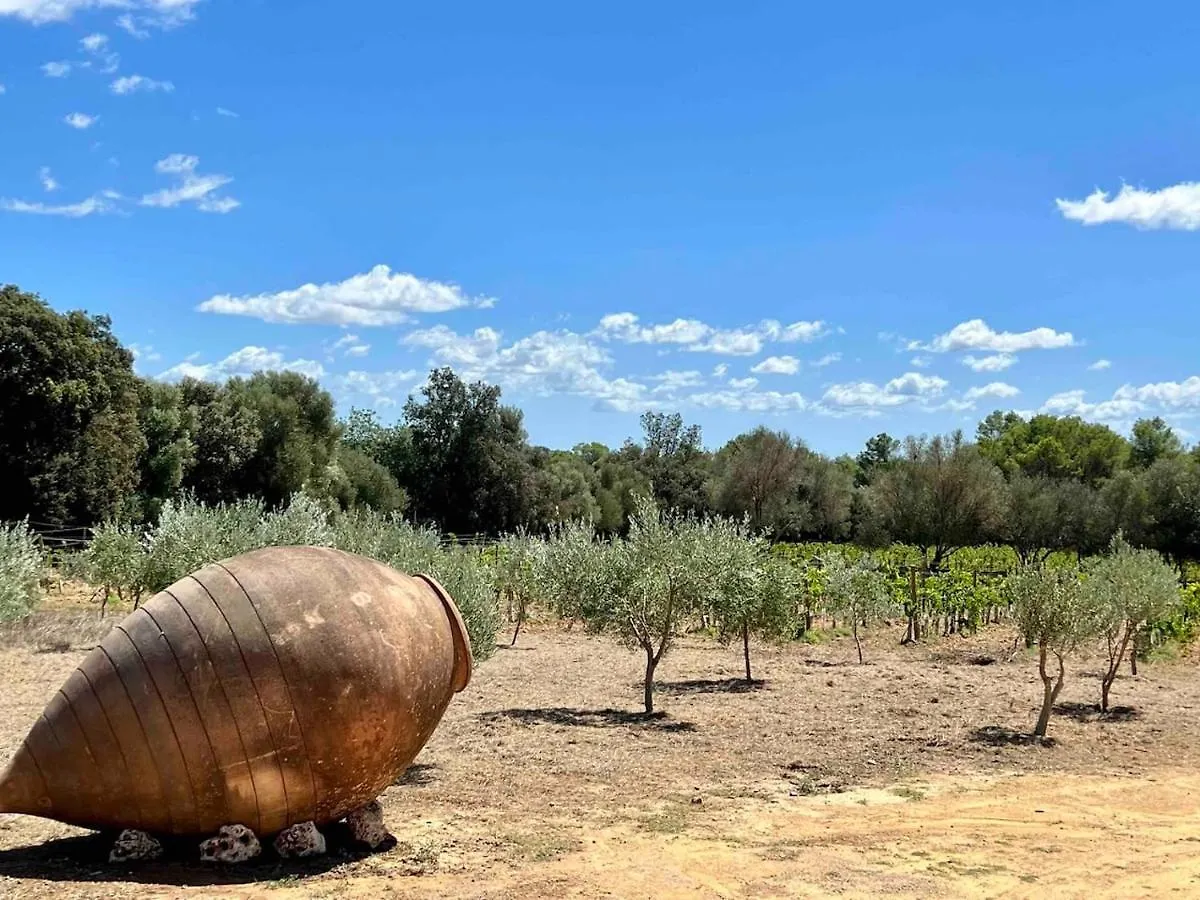 Los Dos Caballeros Winery & Vacation Rental 루비 0*,  스페인