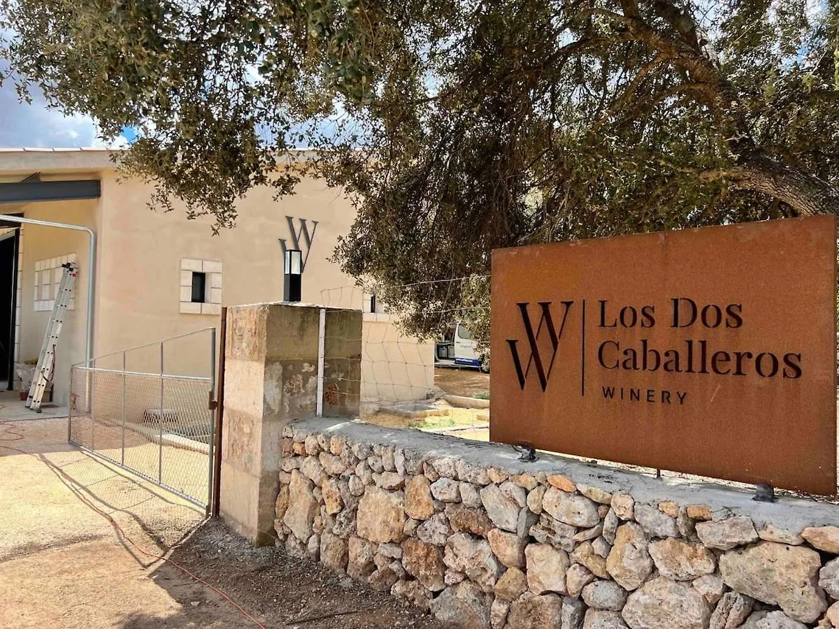 Los Dos Caballeros Winery & Vacation Rental Llubí